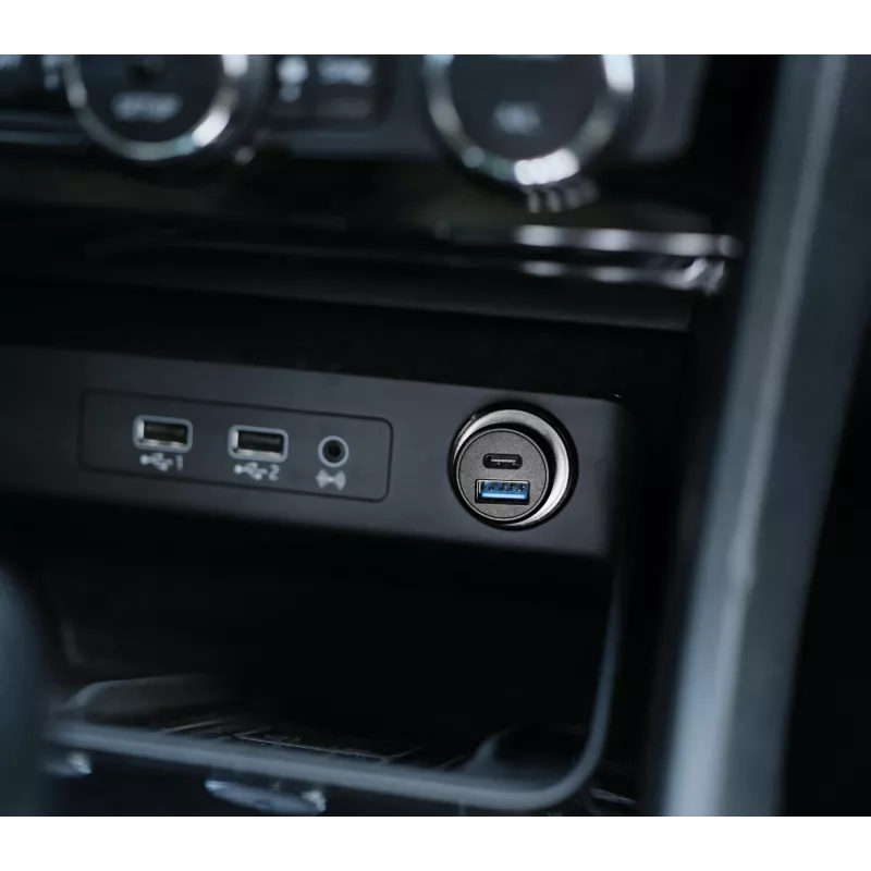 Trust Maxo 25197 autonabíjačka, 38 W, PD 3.0, QC 3.0, USB + USB-C, čierna