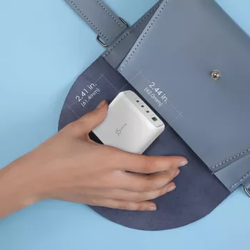 j5 create 70W GaN USB-C 4-portová nabíjačka — interiérová, napájaná zo siete, univerzálne kompatibilná, biela