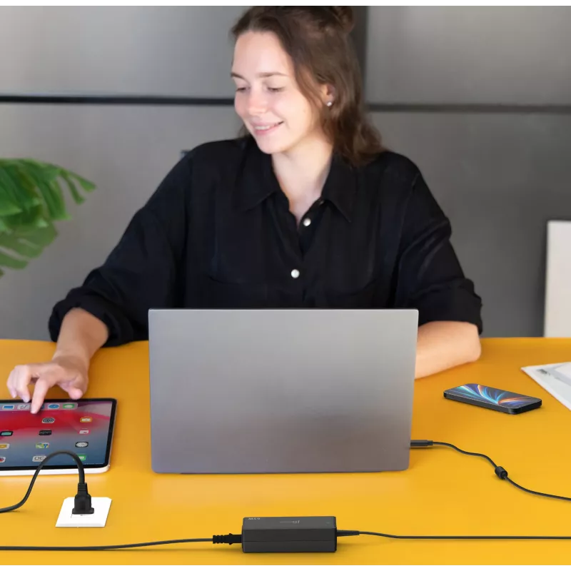 USB-C PD napájací adaptér j5create JUP1265 — 65W, interiérový, čierny, plast, 118×32×50 mm (EU)