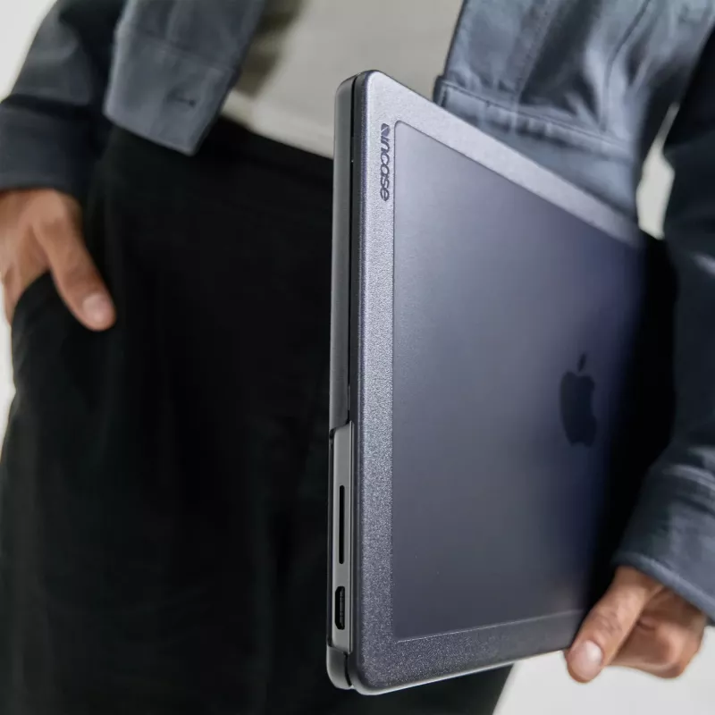 Incase Edge Hardshell Case s Makrolon® pre 16-palcový MacBook Pro (M1-M4, 2021-2024)