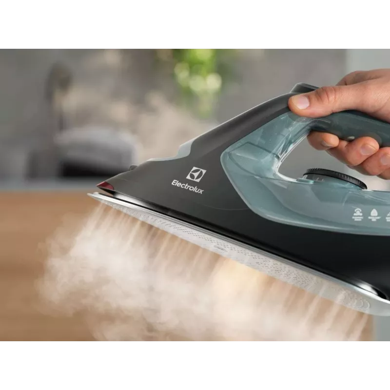 Electrolux E7SI2-6OG parná žehlička RESILIUM-sklzá doska 2600 W čierna, tmavozelená
