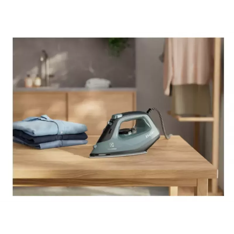 Electrolux E5SI2-6OG parná žehlička Glissium-žehliaca doska 2400 W čierna, tmavozelená