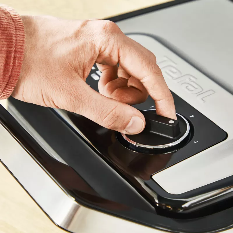 Kontaktný gril Tefal Inicio Adjust GC272D10 s nepriľnavými platňami a nastaviteľnou teplotou