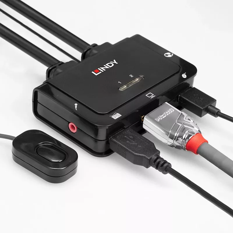 Lindy 2-portový HDMI 4K30, USB 2.0 a audio kábel KVM prepínač, 1920 x 1080 pixelov, čierny