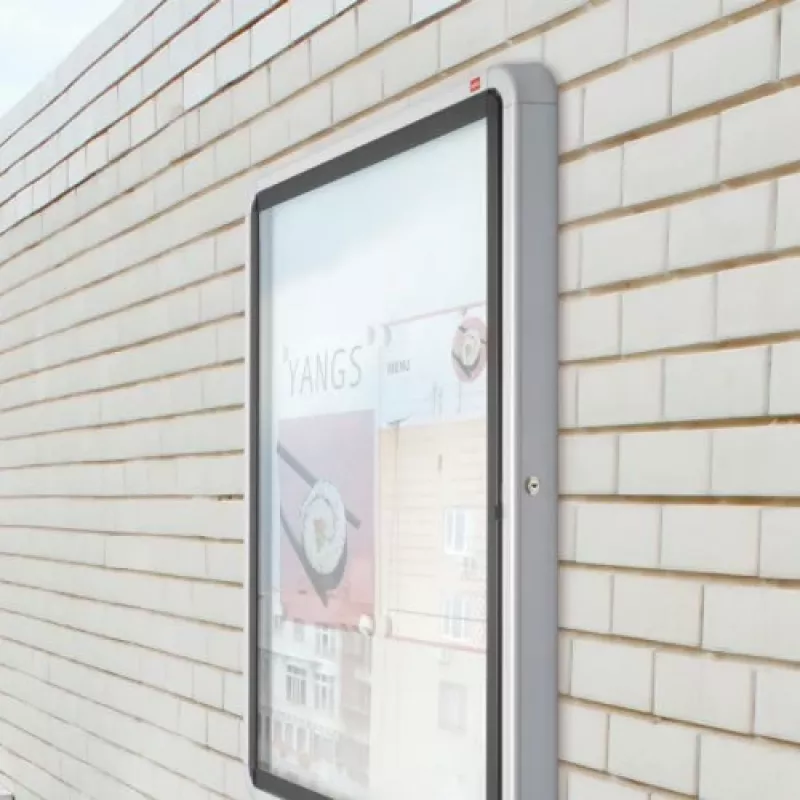 Nobo Premium Plus Outdoor magnetická uzamykateľná nástenka 6xA4