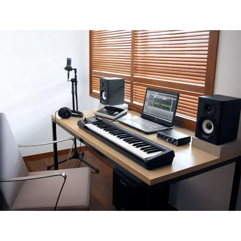 MIDI klávesnica Roland A-49 49 klávesov USB čierna biela