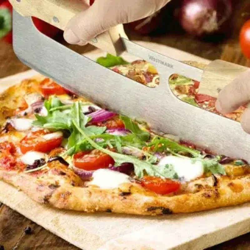 Westmark Pro krájač na pizzu, nerezová oceľ, drevená rukoväť, strieborná/hnedá
