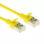 ACT žltý 10 m LSZH U/FTP CAT6A slimline patch kábel pre dátové centrum s RJ45 konektormi a ochranou proti zlomeniu