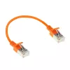 ACT oranžový 0,5 metra LSZH U/FTP CAT6A slimline patch kábel pre dátové centrum s ochranou zaťahovacej poistky a RJ45 konektormi
