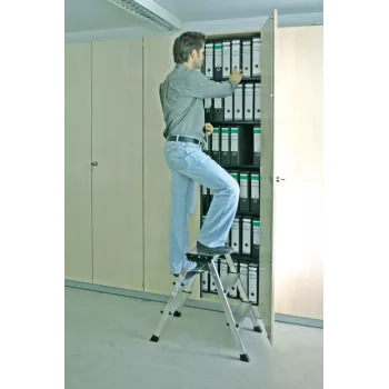 Schodíkový rebrík Krause 130068 hliník čierna