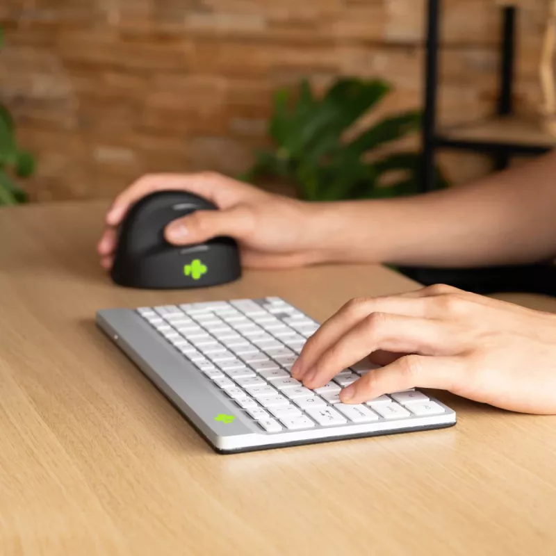 R-Go Tools ergonomická klávesnica R-Go Compact Break, kompaktná klávesnica so softvérom na prestávky, QWERTY (UK), Bluetooth, biela