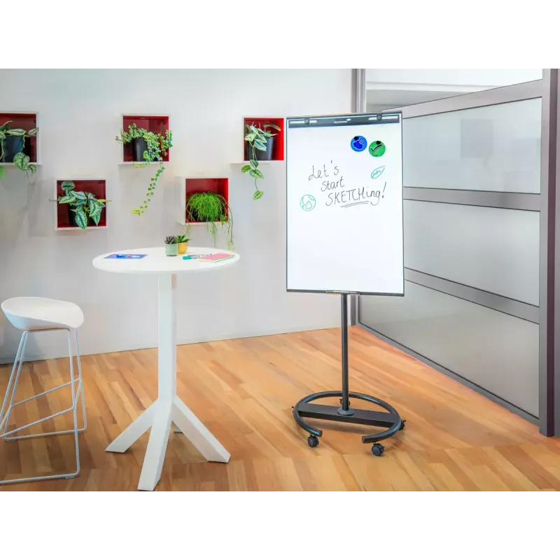 Mobilný flipchart s okrúhlou základňou Legamaster SKETCH EASY – oceľ, 5 koliesok, 720×600 mm