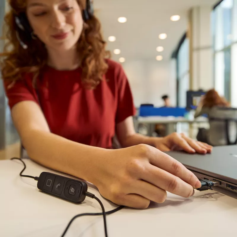 Káblový stereo USB headset HP Poly Mission 625 — okolo uší, 147 g, USB konektor (Bulk)