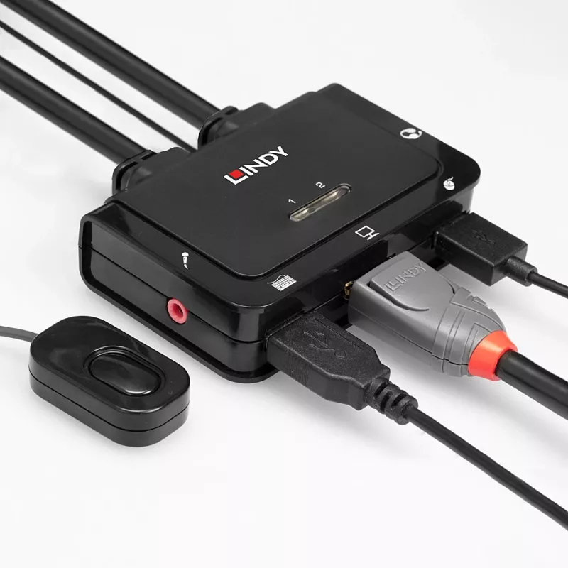 Lindy 2-portový DisplayPort 1.2, USB 2.0 a audio káblový KVM switch