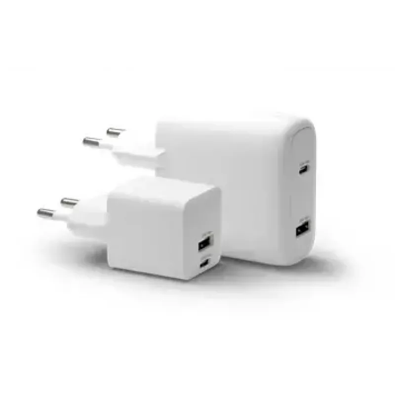 Nástenná nabíjačka dbramante re-charge Pro — 2× USB-C 25W, 110–240V, biela