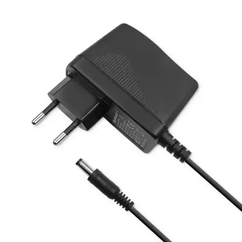 Nabíjačka pre mobilné zariadenia Qoltec 52397 univerzálna čierna AC interiér 2A 220-240V
