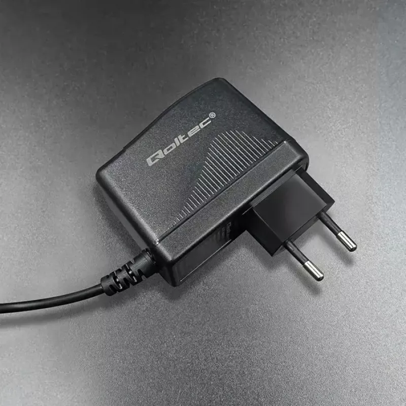 Nabíjačka pre mobilné zariadenia Qoltec 52397 univerzálna čierna AC interiér 2A 220-240V