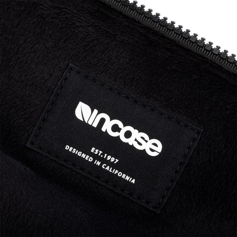 Incase Compact Sleeve s Woolenex pre 14