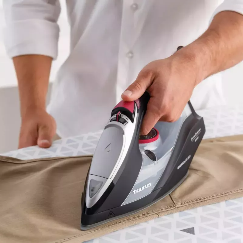 Naparovacia žehlička Taurus Geyser Eco Easy 2800