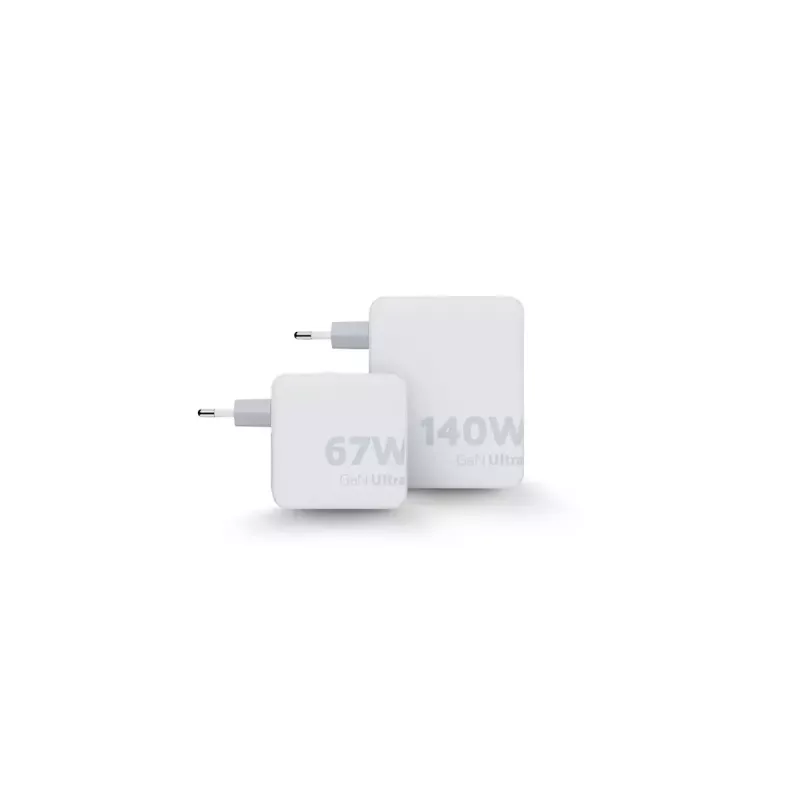 Prenosná 140W GaN cestovná nabíjačka Xtorm XVC2140 s 3× USB-C-PD konektormi a 2 m USB-C káblom, biela