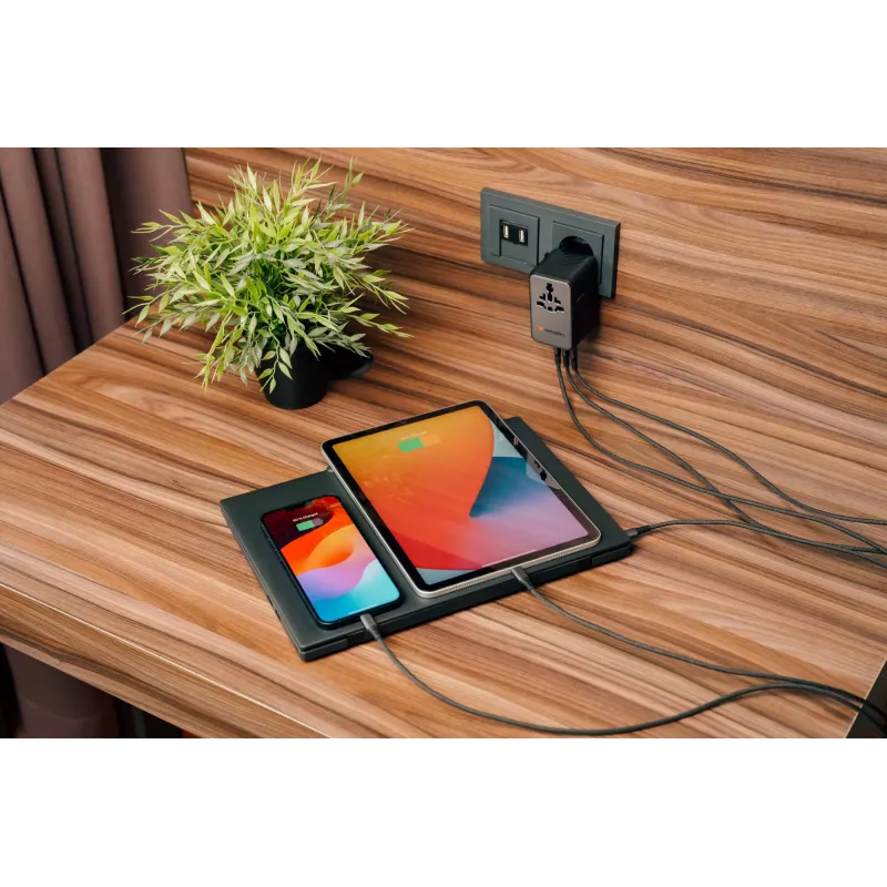 Verbatim Charge 'n' Travel 170W univerzálny cestovný adaptér čierna
