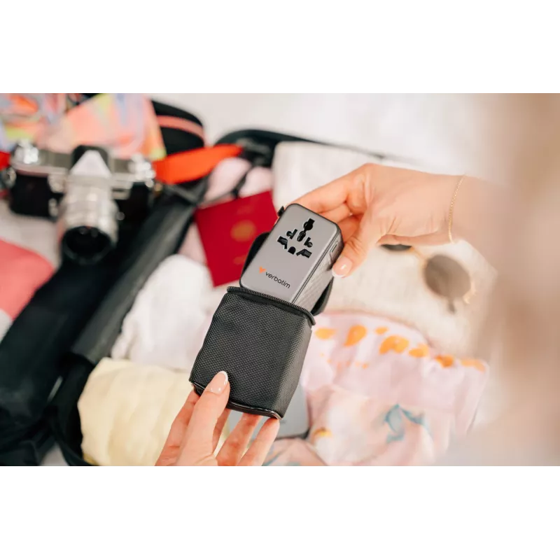 Verbatim Charge 'n' Travel 170W univerzálny cestovný adaptér čierna
