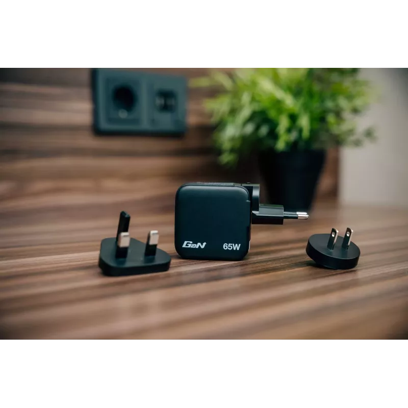 Verbatim Mini GaN nabíjačka 65W s displejom, interiérová, AC, 20 V, čierna
