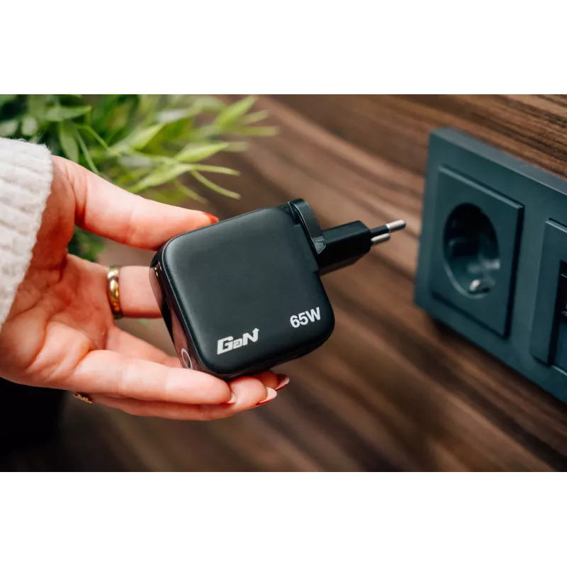 Verbatim Mini GaN nabíjačka 65W s displejom, interiérová, AC, 20 V, čierna