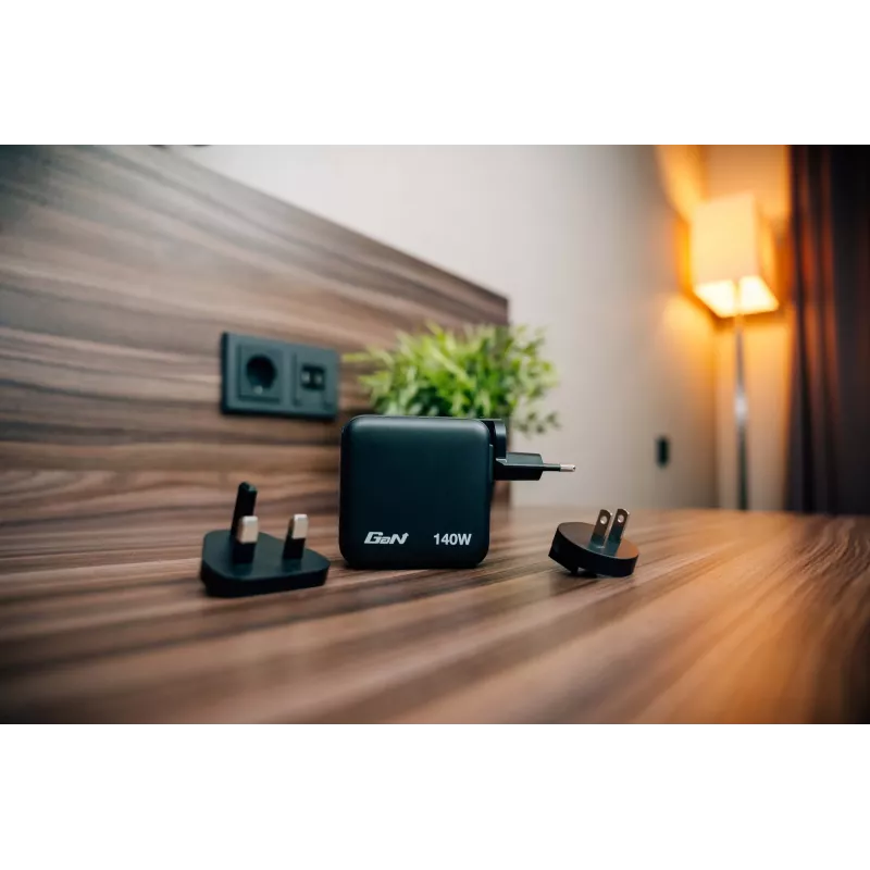 Verbatim Mini GaN nabíjačka 140W s displejom, interiérová, AC, 28 V, čierna