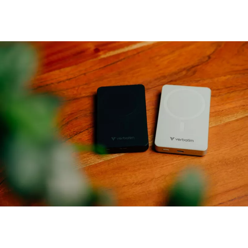 Verbatim Charge 'n' Go Essentials magnetická bezdrôtová powerbank 10000 mAh čierna
