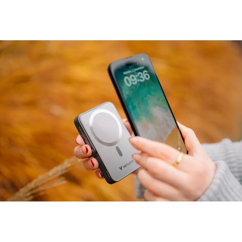 Verbatim Charge 'n' Go magnetická bezdrôtová powerbank so stojanom – 10000 mAh modrá