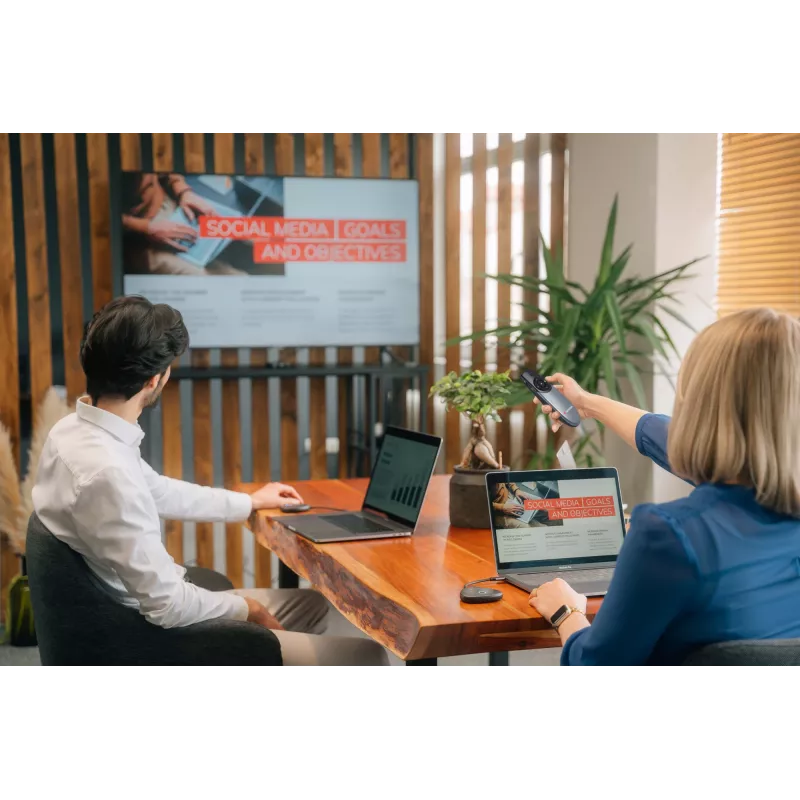Verbatim Focus bezdrôtový prezentér s červeným laserovým ukazovátkom, RF, USB, 30 m, čierna, strieborná