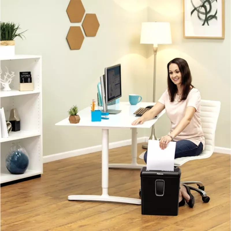Fellowes Powershred P-30C Skartovačka čiastočný rez 22 cm čierna
