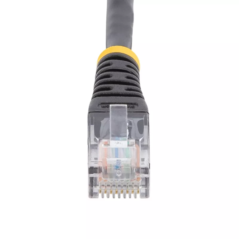 StarTech.com Cat5e patchnový kábel so zaliateymi RJ45 konektormi – 15 m – čierny