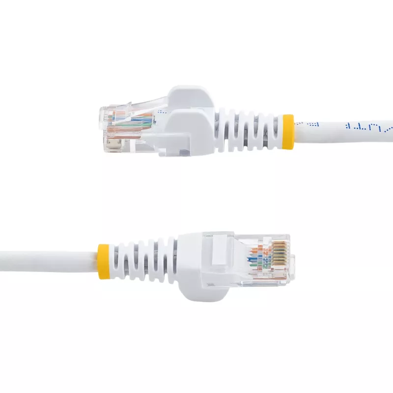 StarTech.com Cat5e Ethernet patch kábel s RJ45 konektormi bez západky – 0,5 m, biely