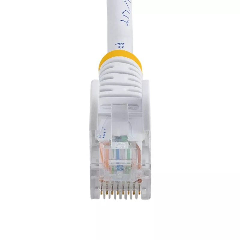 StarTech.com Cat5e Ethernet patch kábel s RJ45 konektormi bez západky – 0,5 m, biely