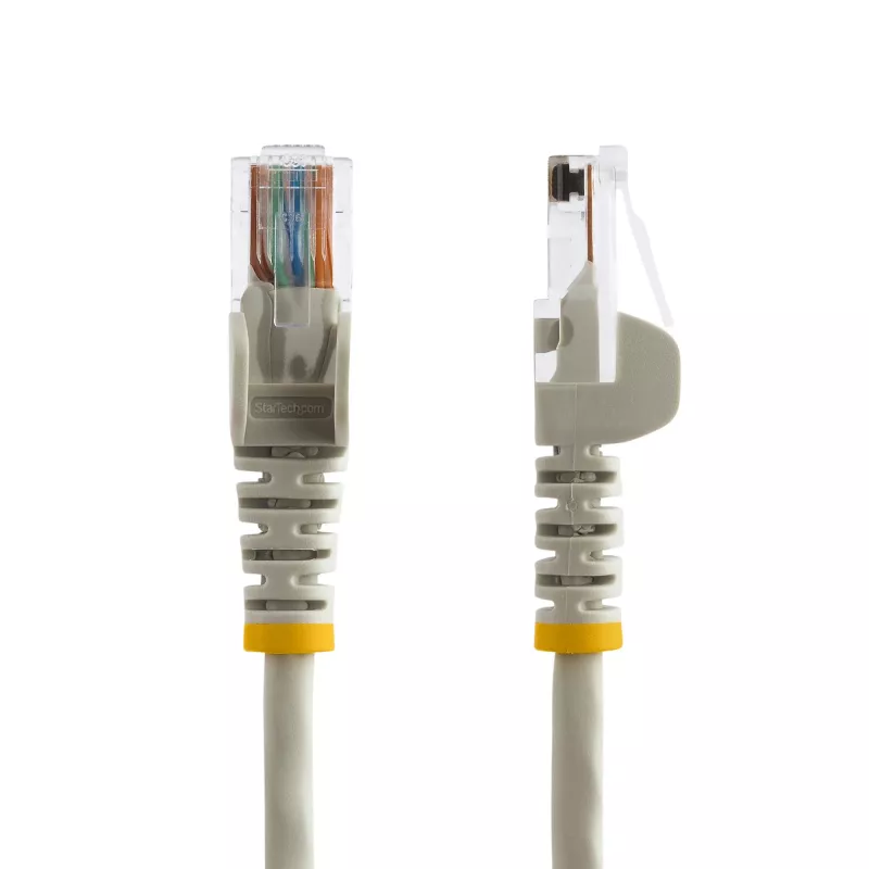 StarTech.com Cat5e Ethernet patch kábel s RJ45 konektormi bez západky – 0,5 m, sivý
