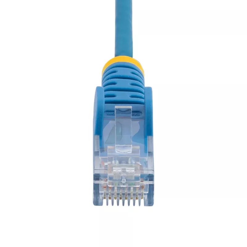 StarTech.com 2,5 m CAT6 kábel – tenký – RJ45 konektory samec bez západky – modrý