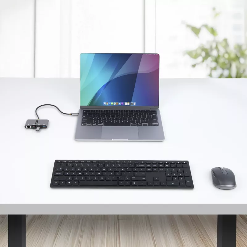 StarTech.com 3-portový USB-C hub s Ethernetom - 3x USB-A - Gigabit Ethernet - USB 3.0 5Gbps - napájaný zbernice - 1ft/30cm dlhý USB Type-C hostiteľský kábel - GbE - prenosný USB-C na USB-A hub
