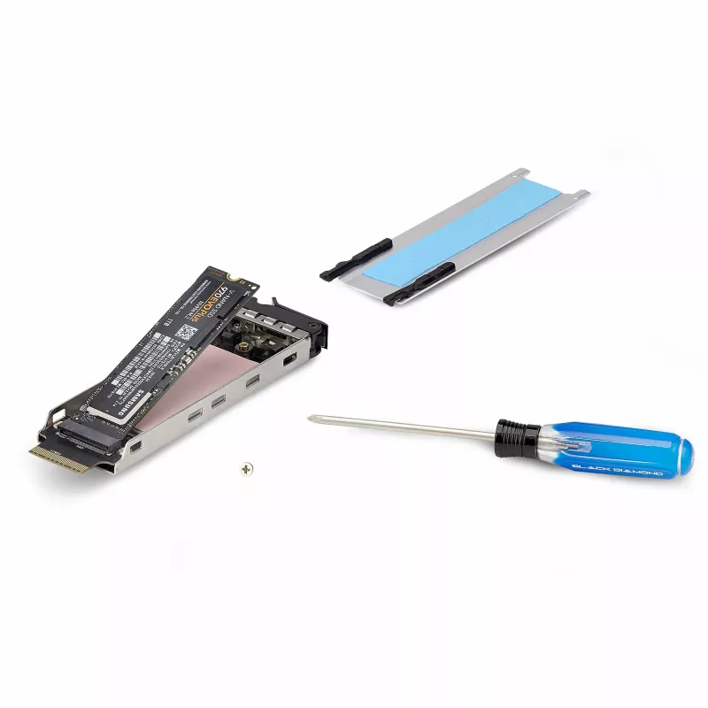StarTech.com M.2 NVMe SSD diskový rám pre použitie v PCIe rozširujúcom produktovom rade - diskový rám pre ďalší hot swappable disk (TR-M2-REMOVABLE-PCIE