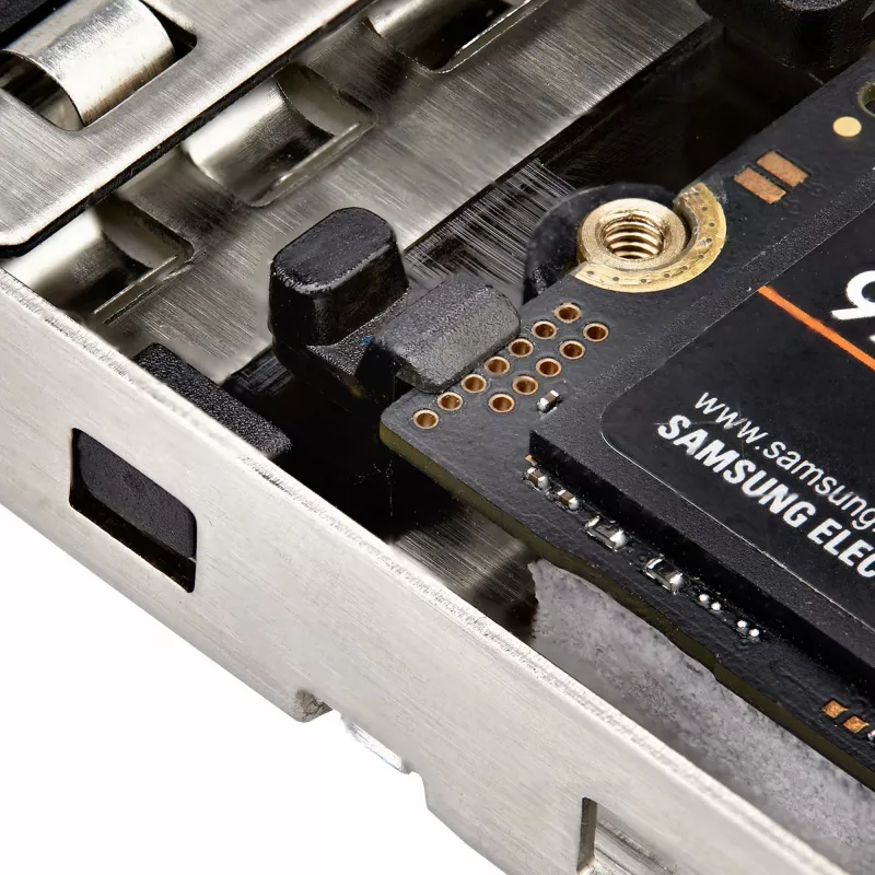 StarTech.com M.2 NVMe SSD diskový rám pre použitie v PCIe rozširujúcom produktovom rade - diskový rám pre ďalší hot swappable disk (TR-M2-REMOVABLE-PCIE