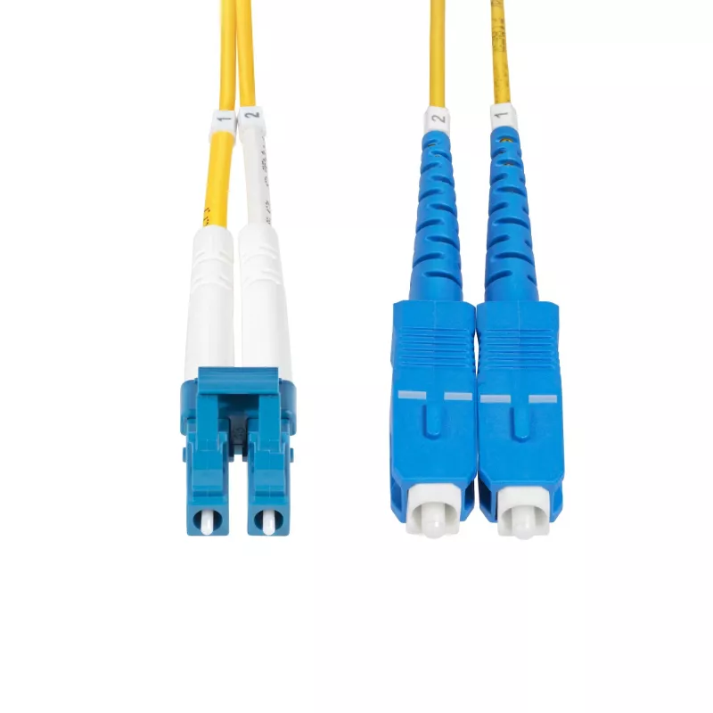 StarTech.com 25m (82ft) LC na SC (UPC) OS2 singlemode duplex optický kábel, 9/125µm, 100G, odolný voči ohybu, nízky útlm – LSZH optický patch kábel