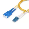 StarTech.com 25m (82ft) LC na SC (UPC) OS2 singlemode duplex optický kábel, 9/125µm, 100G, odolný voči ohybu, nízky útlm – LSZH optický patch kábel