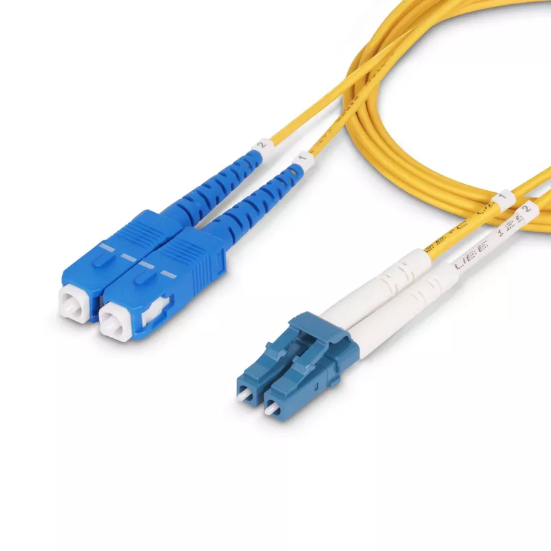 StarTech.com 30m (98.4ft) LC na SC (UPC) OS2 singlemode duplex optický kábel, 9/125µm, 100G, odolný voči ohybu, nízky útlm – LSZH optický patch kábel