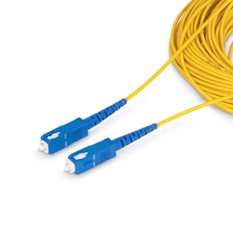 StarTech.com 30m (98,4ft) SC na SC (UPC) OS2 singlemode simplex optický kábel, 9/125µm, 40G/100G, odolný voči ohybu, nízky útlm, LSZH optický patch kábel