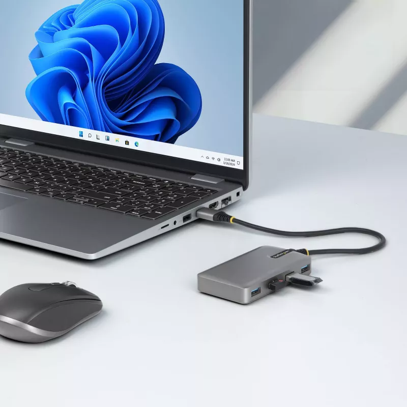 StarTech.com 4-portový USB-A hub, 5 Gbit/s, bus-powered, USB-A na 4x USB-A hub s USB-C pomocným napájacím vstupom, 30 cm hostiteľský kábel, prenosný desktop/notebook USB hub