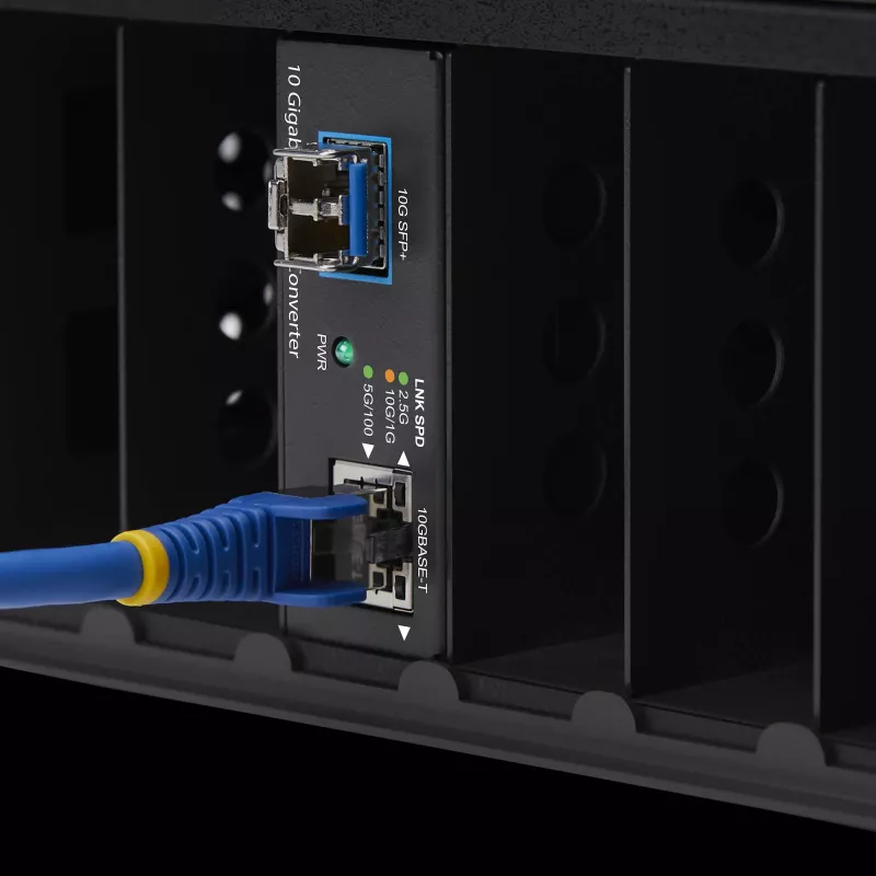 StarTech.com 10GbE Multi-Gigabit Open SFP+ Fiber mediálny konvertor, 10G/5G/2.5G/1G/100M, medený na 10GBASE-X SFP+, Singlemode, Multimode, 16K Jumbo Frames, TAA