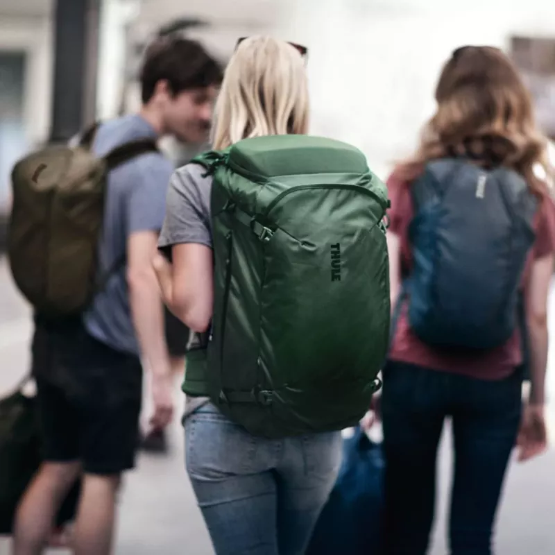 Thule TLPF260 tmavomodrý batoh cestovný batoh polyester
