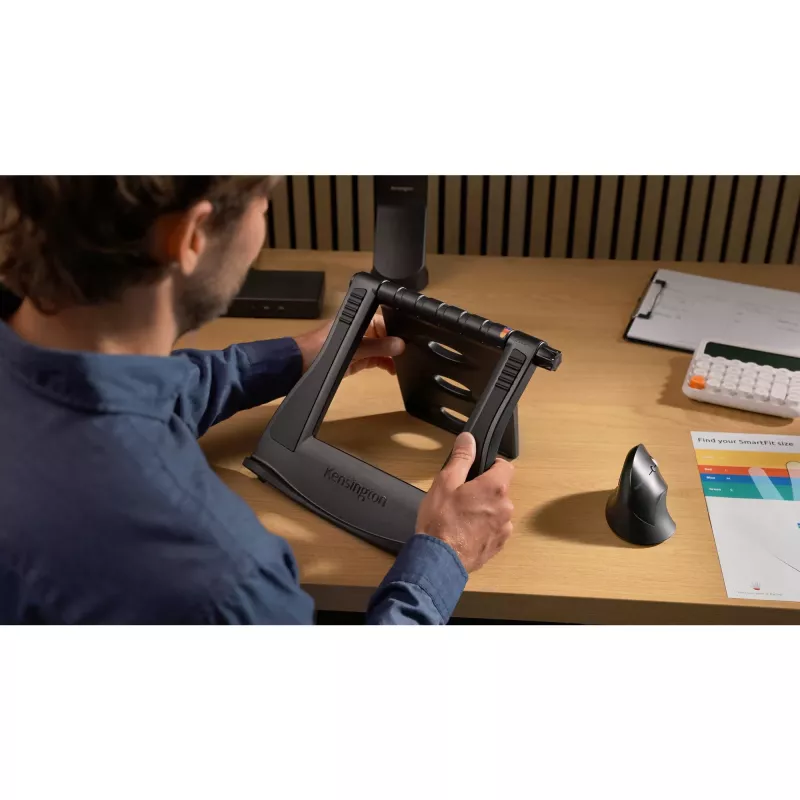 Kensington SmartFit Easy Riser chladiaci stojan na notebook - čierny