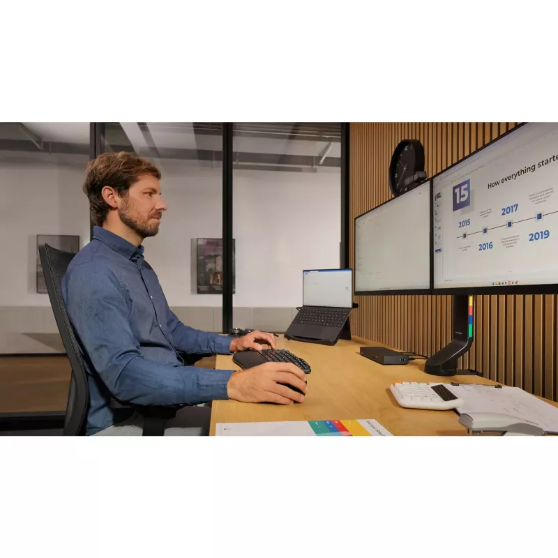 Kensington SmartFit Easy Riser chladiaci stojan na notebook - čierny